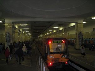 Estación Partizánskaya de la línea Arbatsko-Pokróvskaya del Metro de Moscú