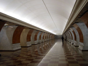 Estación Park Pobedy (Parque de la Victoria) de las líneas Arbatsko-Pokróvskaya y Kalíninsko-Sólntsevskaya del Metro de Moscú
