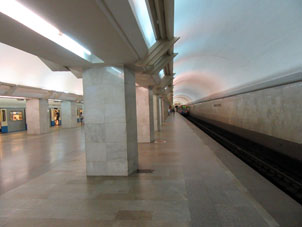 Estación Polianka de la línea Serpukhóvsko-Timiryázevskaya del Metro de Moscú.