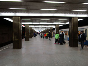 Estación Prázhskaya (Пражская) de la línea Serpukhóvsko-Timiryázevskaya del Metro de Moscú.