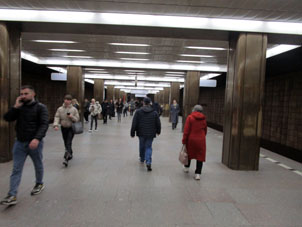 Estación Prázhskaya (Пражская) de la línea Serpukhóvsko-Timiryázevskaya del Metro de Moscú.