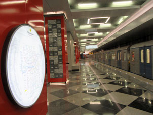 Estación Rasskázovka de la línea Kalíninsko-Sólntsevskaya del Metro de Moscú.