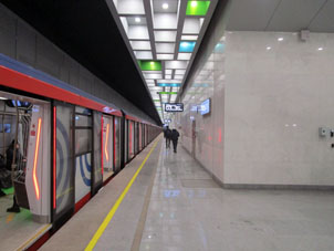 Estación Universitet Druzhby Naródov (Университет Дружбы Народов - Universidad de Amistad de los Pueblos) de la línea Tróitskaya del Metro de Moscú.