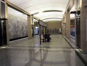Estación Seligérskaya (Селигерская) de la línea Lyúblinsko-Dmítrovskaya del Metro de Moscú.