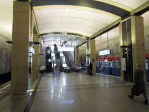 Estación Seligérskaya (Селигерская) de la línea Lyúblinsko-Dmítrovskaya del Metro de Moscú.