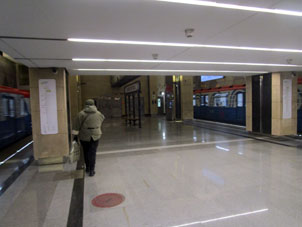 Estación Seligérskaya (Селигерская) de la línea Lyúblinsko-Dmítrovskaya del Metro de Moscú.