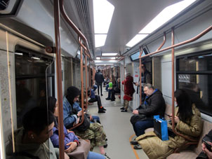 Nuevo tren del metro que funciona en la Gran Línea Circular.