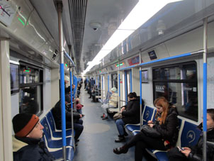 Dentro del tren de la línea Tagánsko-Krasnoprésnenskaya.