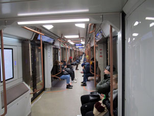 Dentro del tren de la línea Nekrásovskaya.