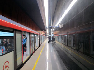 Estación Prospekt Vernádskogo (Проспект Вернадского) de la Gran Línea Circular (Tercer Circuito de Transbordo) del Metro de Moscú.