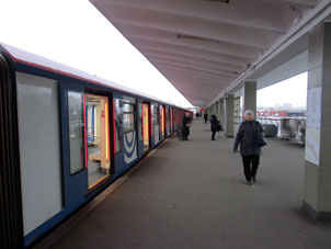 Estación Výkhino de la línea Tagánsko-Krasnoprésnenskaya del Metro de Moscú.