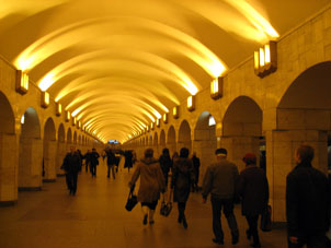 Estación Plaza de Alexandr Nevski (Alejandro de Neva) de la otra línea.