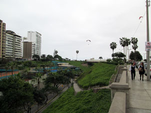 Эта улица почему-то называется Набережная Бальта (Malecón Balta).