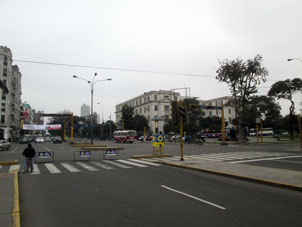 Пересечение проспекта Арекипа и проспекта 28 июля.